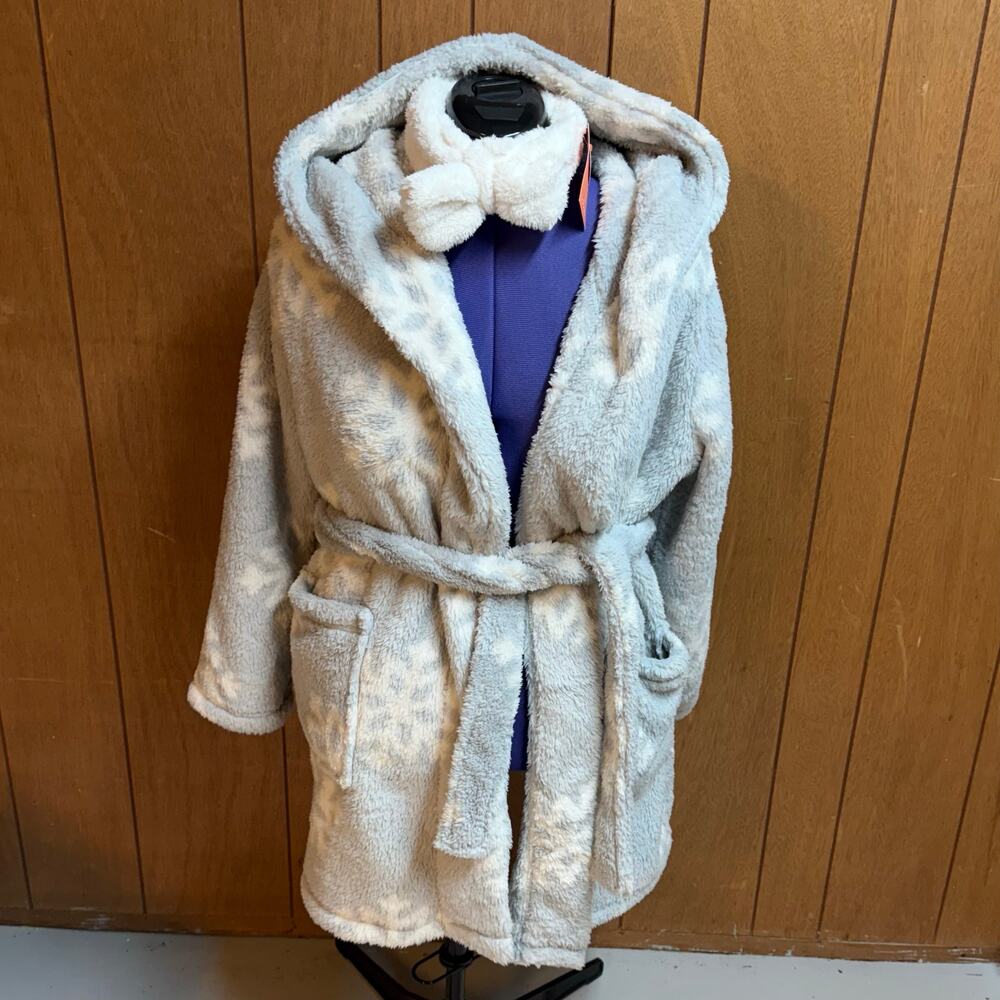 Colsie Women’s Medium Large Gray White Fuzzy Snowflake Winter Robe Headband Set